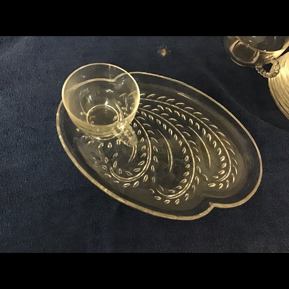 8 Glass serving plates w/ cups holders. W/ 8 cups